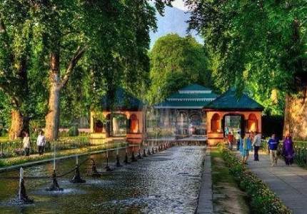 Srinagar Delight: Gardens & Shikara